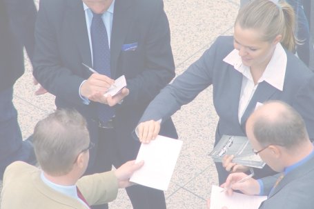 recruiter-out-doing-a-custom-search-with-her-network-executive-recruiter-phoenix